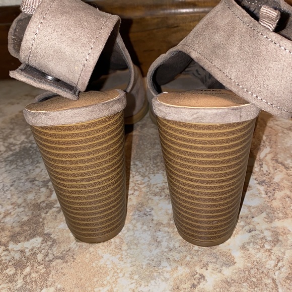 Taupe Suede Peep Toe Booties size 9 heels shoes - Picture 6 of 7